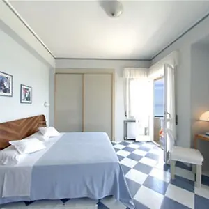 3* Hotel Flora